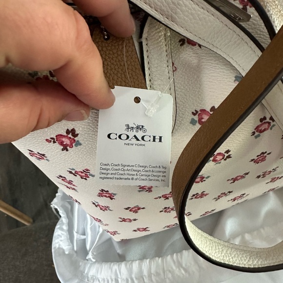 NWT Coach Taylor Tote in Floral - Picture 4 of 7
